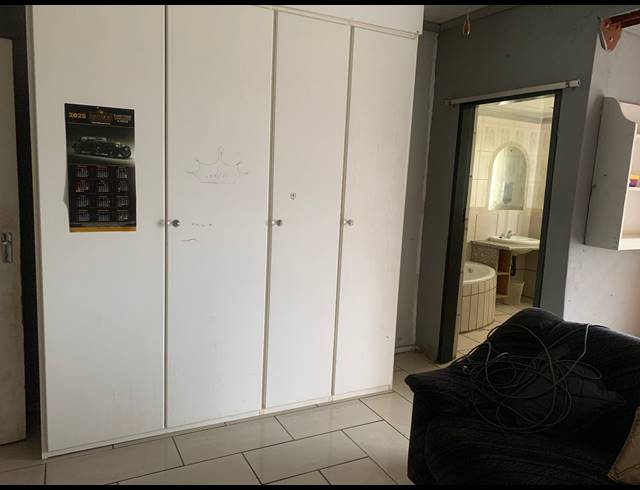 8,565M² SMALLHOLDING FOR SALE IN WESTONARIA